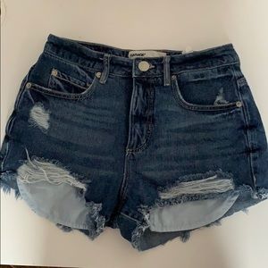 Super cute ripped jean shorts for summer!